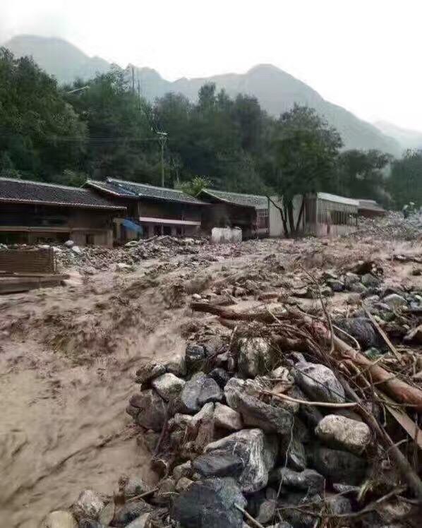 甘肃陇南暴雨已致1死8失联 当地仍有暴雨红色预警