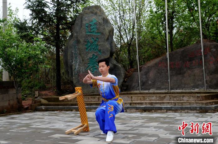 当地习武者练习“连城拳”。　张金川 摄